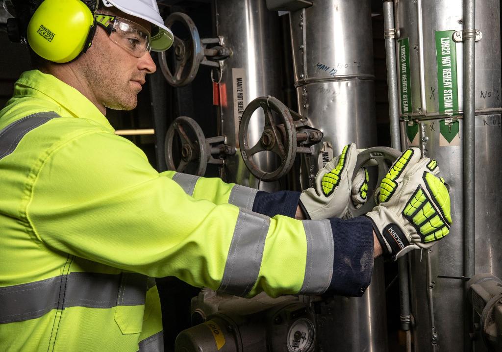 high vis workwear and gloves safety
